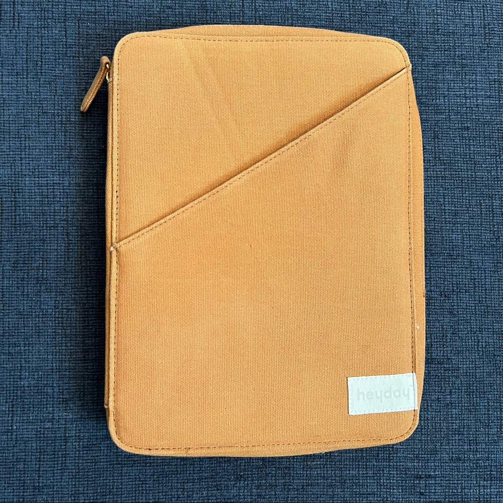 Heyday zippered tech carrier case with pockets
